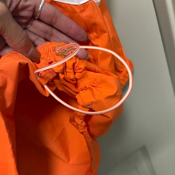 FP movement care like the wind logo jacket - Picture 7 of 9